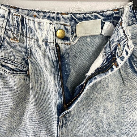 TARAZZIA SPORT Vintage Grunge High Waisted Pleated Acid Washed Denim Jean Shorts - Picture 5 of 9